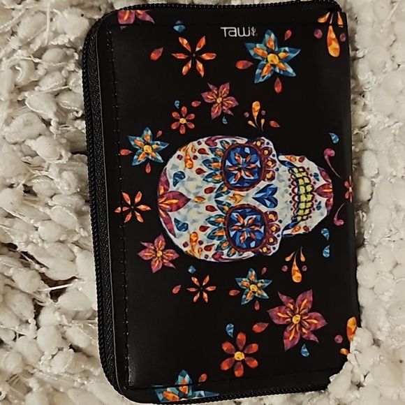 Tawi Skull Wallet - Picture 2 of 14